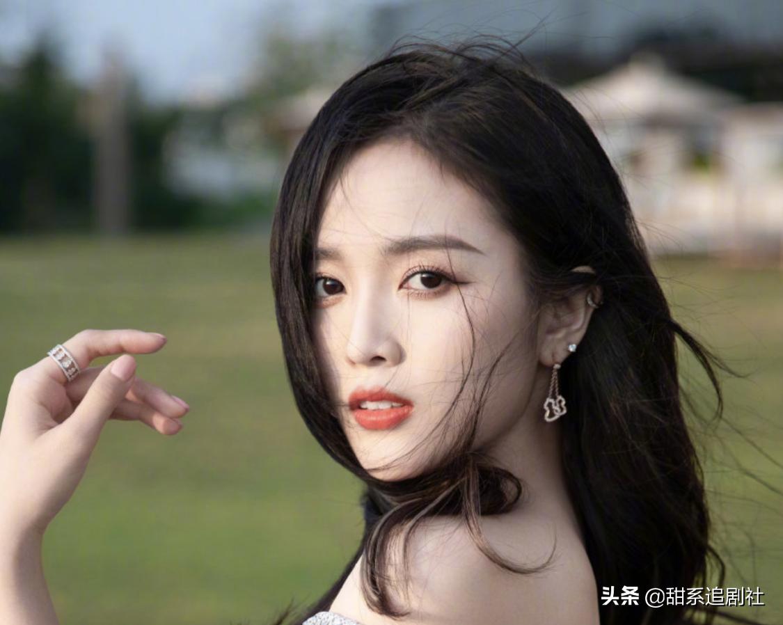 给吴宣仪招黑、庆生又说错，发错王一博角色名，经纪人怎么了？