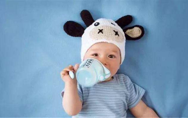 母乳宝宝特别爱喝水怎么回事,宝宝为什么喝母乳就睡了