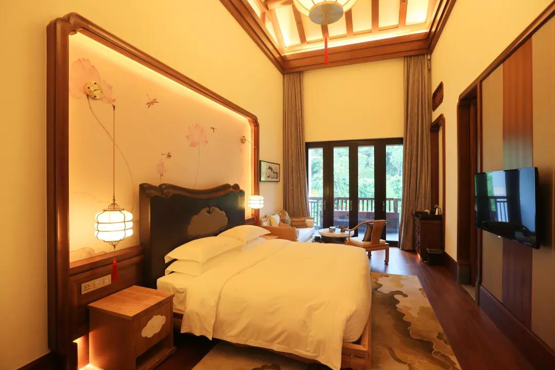 惠州宝藏级的度假村，水墨宋朝园林，乘船入住，瀑布，稻田，泳池