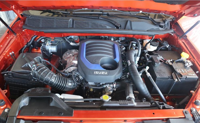 五十铃dmax是进口发动机吗,五十铃d-max对比大通皮卡