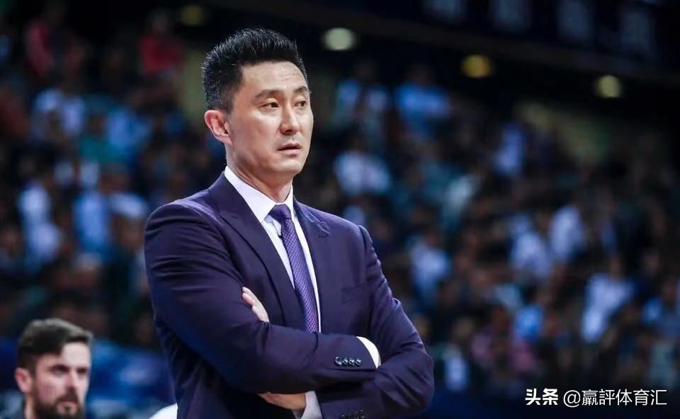 杜锋在场边都在说什么,杜锋解说赵继伟胯下传球