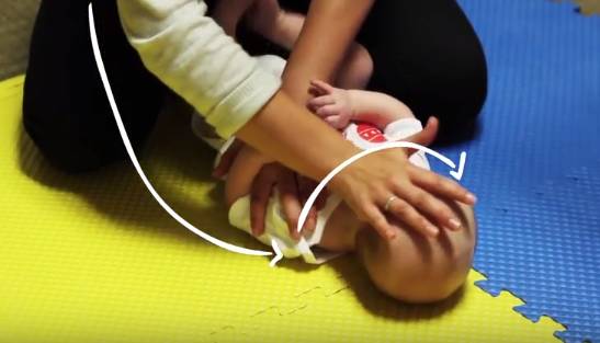 二十天的新生儿斜颈一天按摩几次,宝宝头总是往一边扭头是斜颈吗