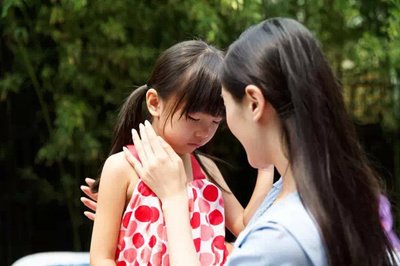 孩子爱管闲事怎么教育故事,怎么改掉孩子爱管闲事的毛病