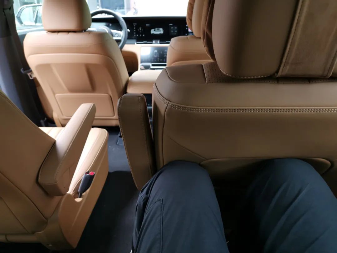 理想one4座试驾,理想one购车现场