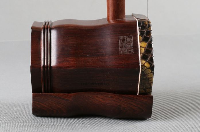 二胡是什么料的,新买的二胡如何鉴别好坏