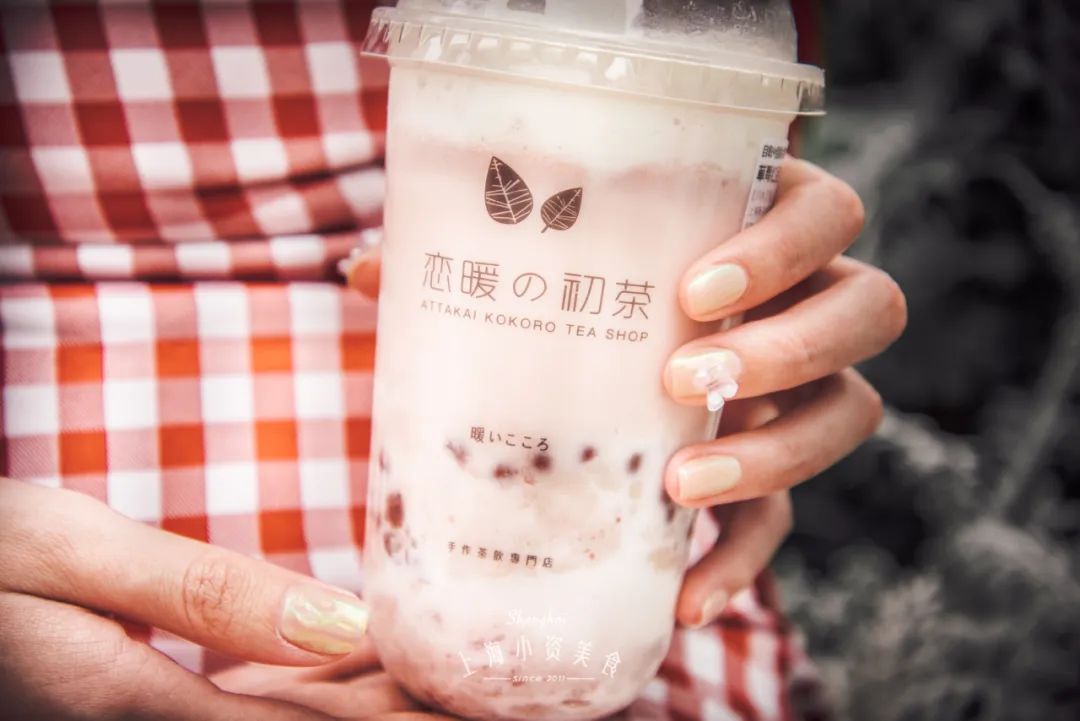 网红饮料喝起来,中药奶茶网红饮品