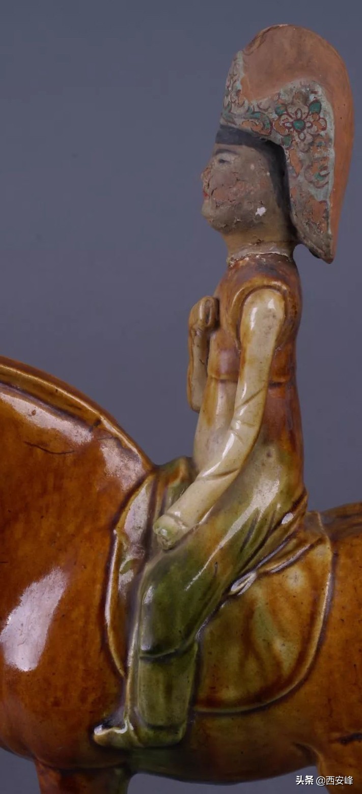 陕西历史博物馆唐三彩女陶俑,陕西出土唐三彩女俑