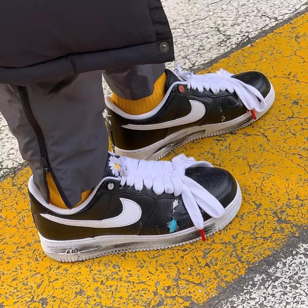 你拼命抢不到的限量球鞋，都让闲鱼代拍给承包了…