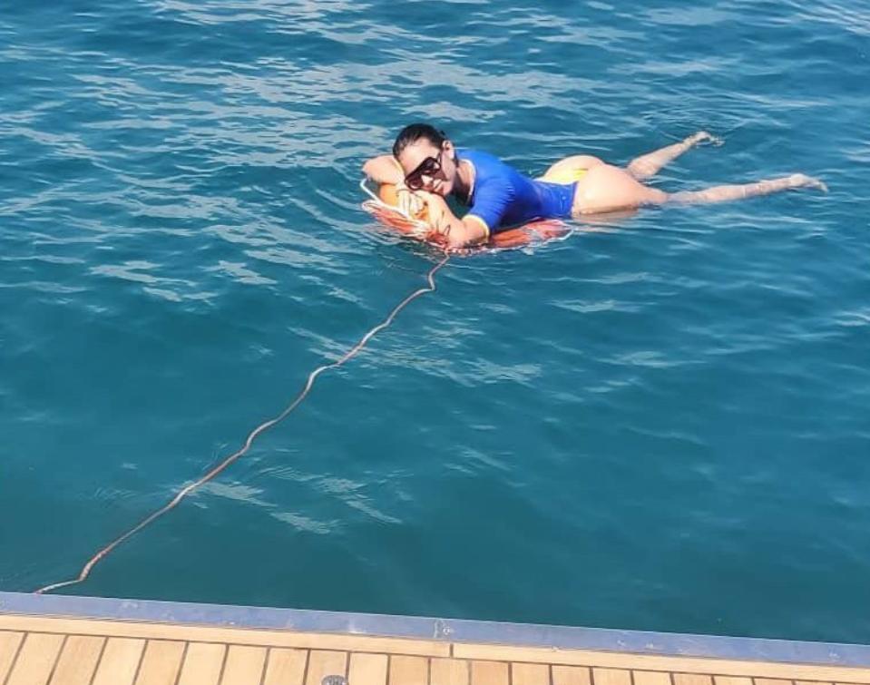 c罗袜子,c罗女友炫富