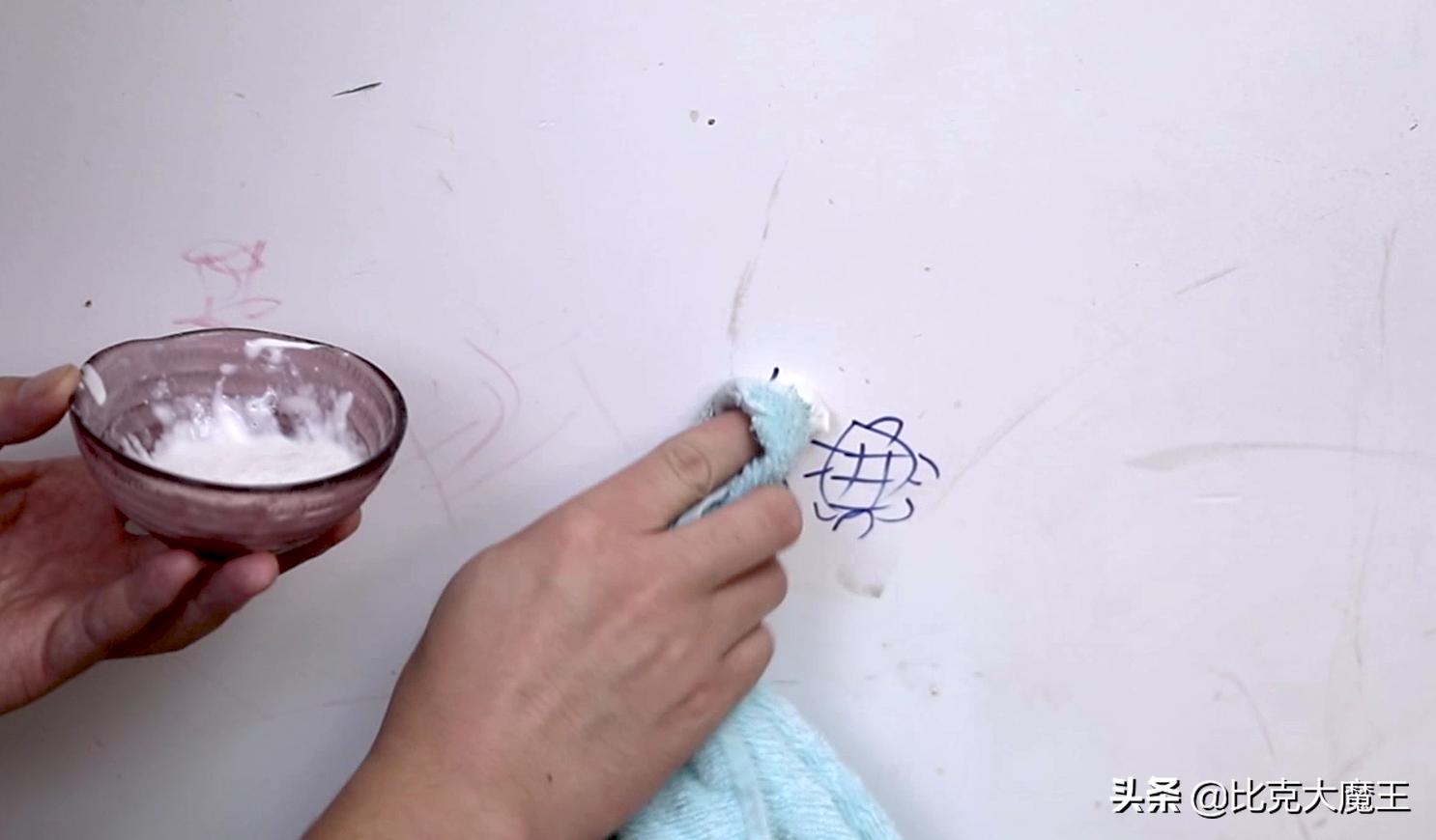 白墙脏了最好别用水擦,白墙脏了不用怕清洗用这招