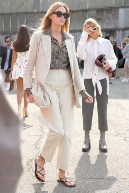 今年流行奶油风穿搭,秋冬奶油色穿搭