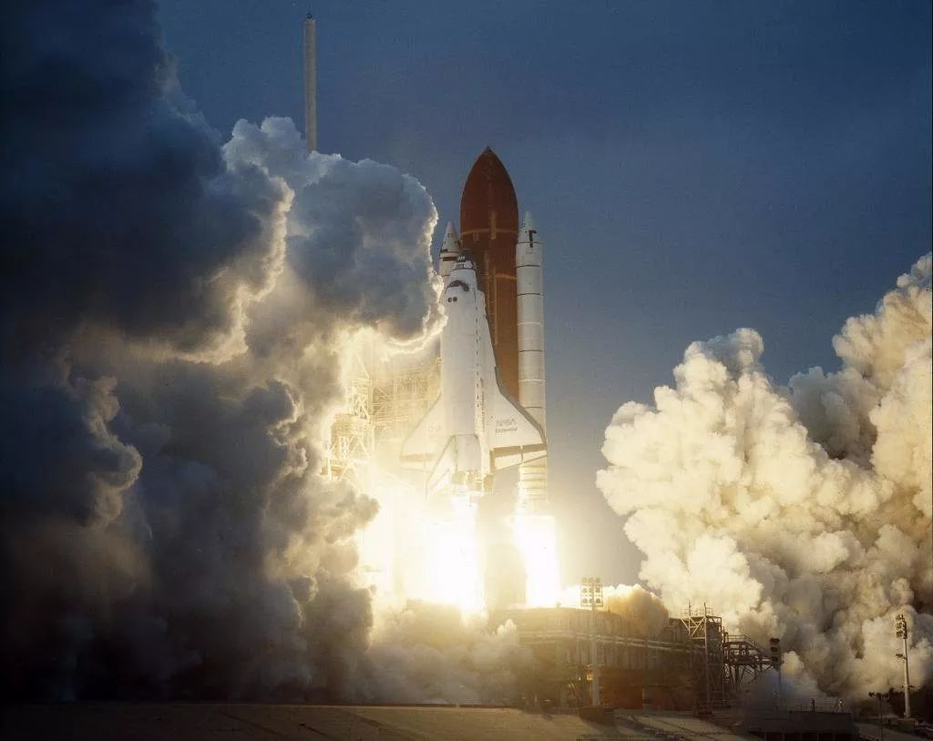 太空徒手抓卫星？玩命的宇航员到底在干什么？