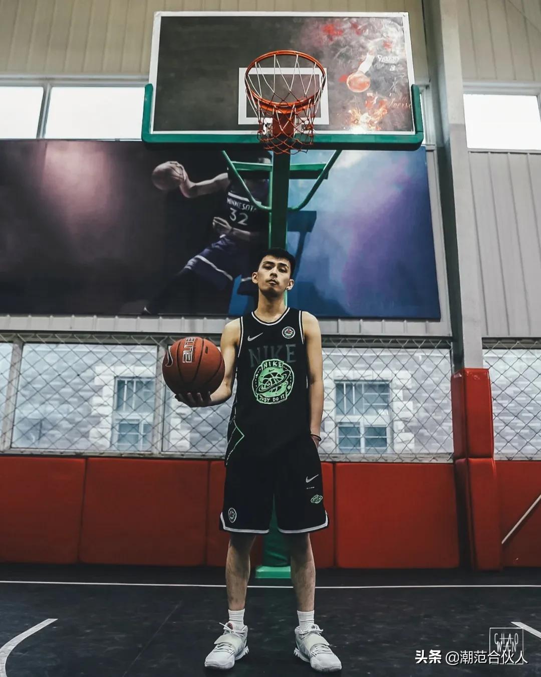 阔别球场,阔别球场很久