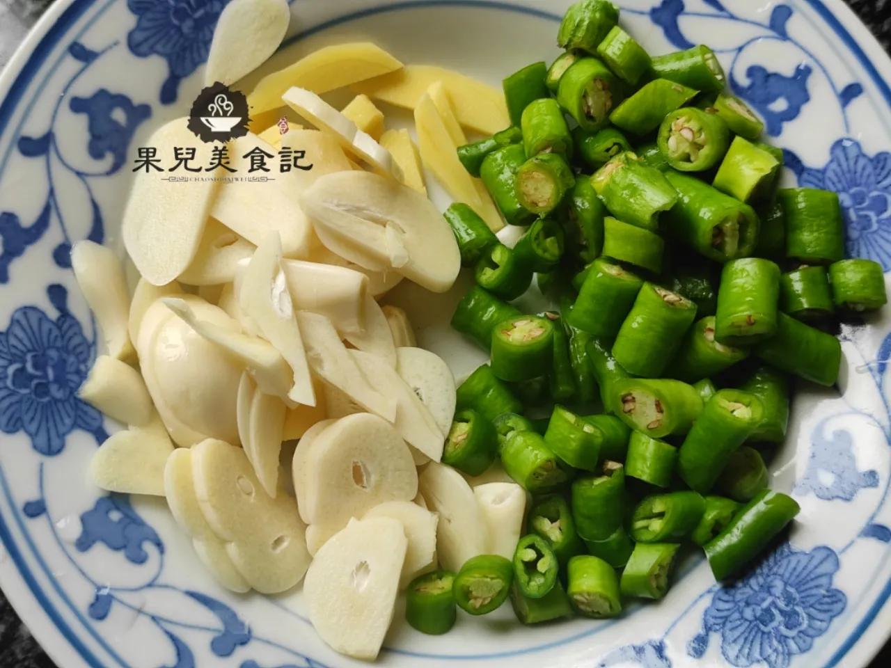 水煮干锅虾怎么做更好吃不用调料,香辣虾干锅怎么做虾才酥