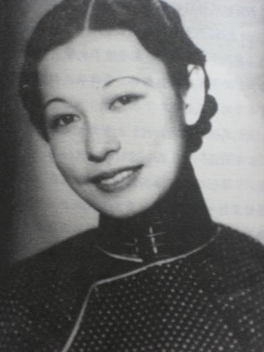 穿旗袍捉奸，86岁依然优雅，死后捐遗体，她才是中国最后一位贵族