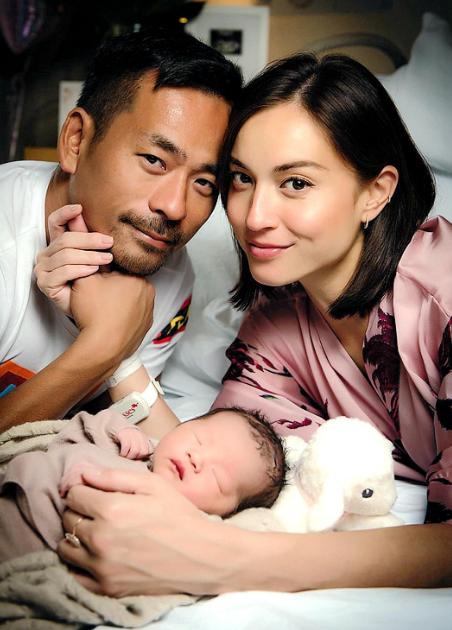 富豪男子举办泳池派对,富二代在家开泳池派对