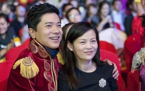 16个百度才比上一个阿里、腾讯，李彦宏错过一个时代|艾问人物