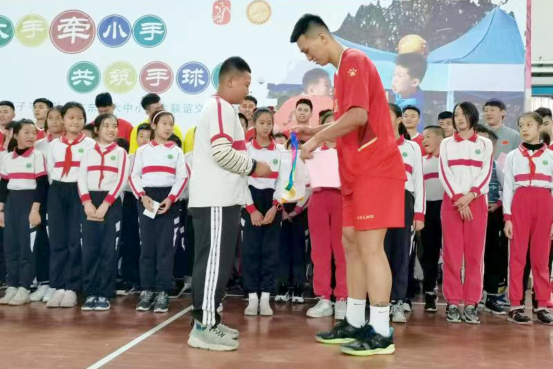 共筑手球梦国家男子手球队与广东省大中小学生联谊活动举行