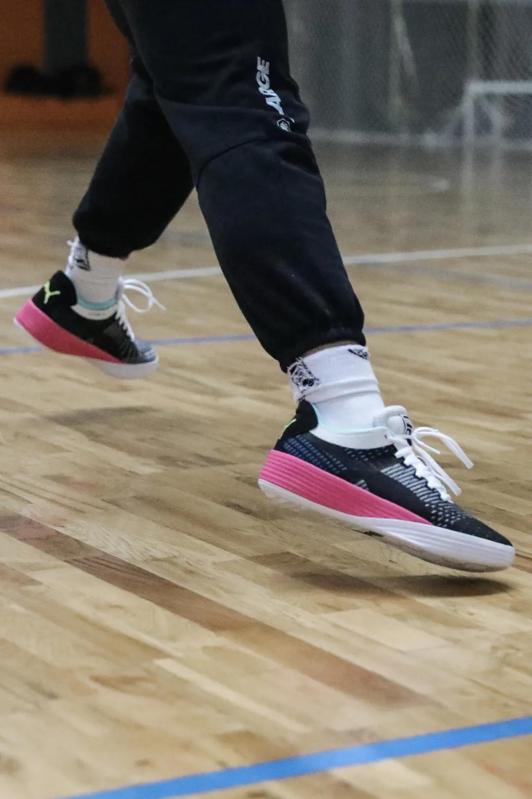 为什么nba球员穿休闲鞋打球,nba球星穿过的休闲鞋