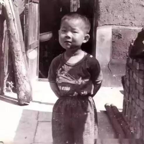 那一年岳云鹏14岁郭德纲26岁,岳云鹏连续13年为郭德纲庆生