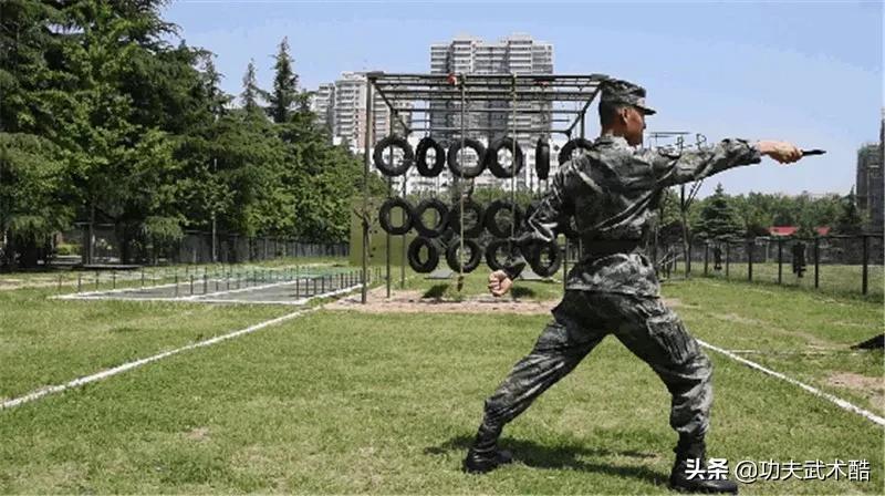 兵哥教你*首匕**格斗术（可用防身笔代替），招式简洁，刀刀击要害