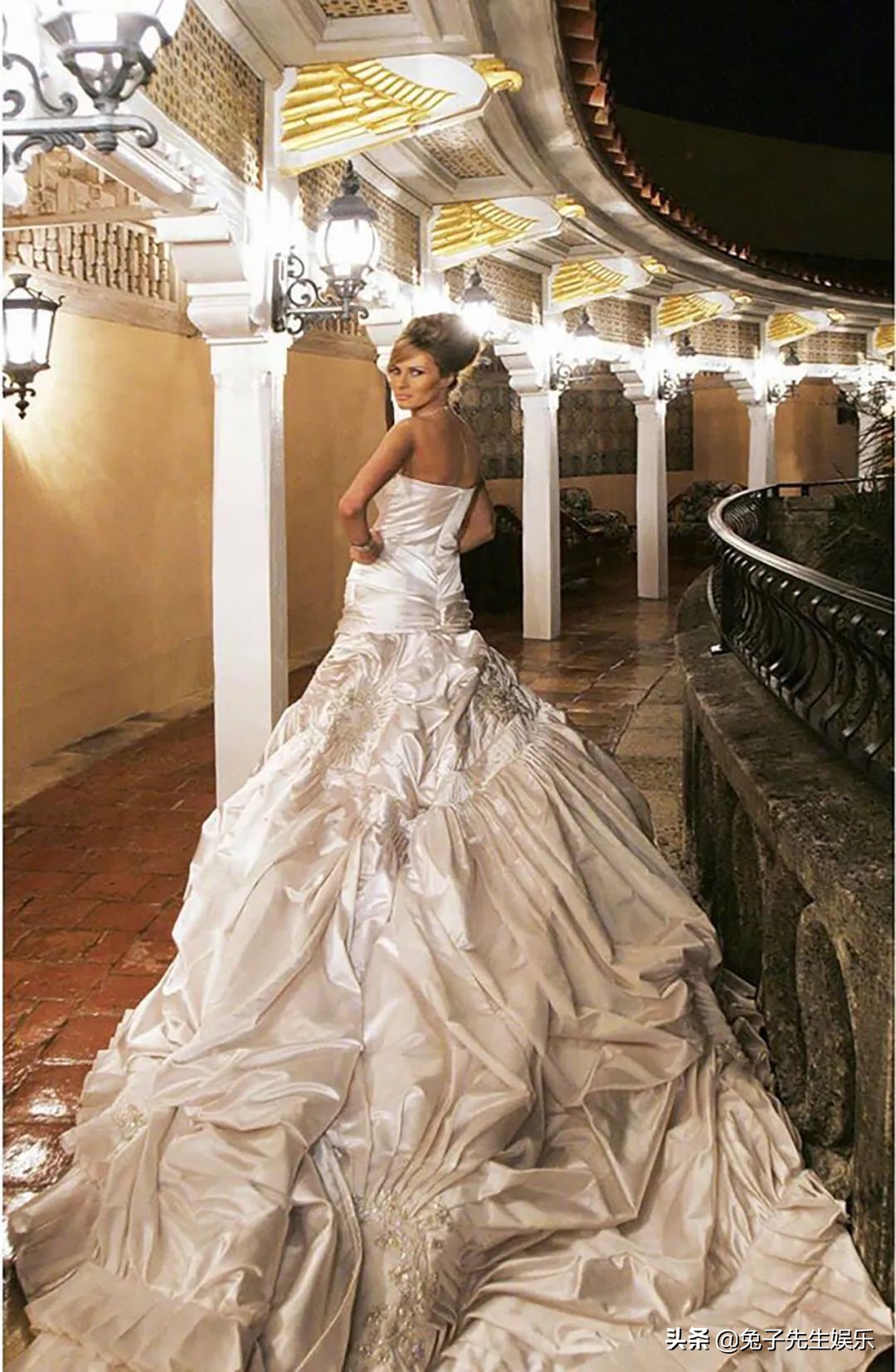 梅拉尼娅婚纱,梅拉尼娅礼服