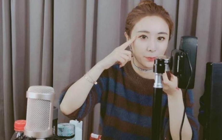 宝妈在家直播带货赚了200万,90后辣妈直播