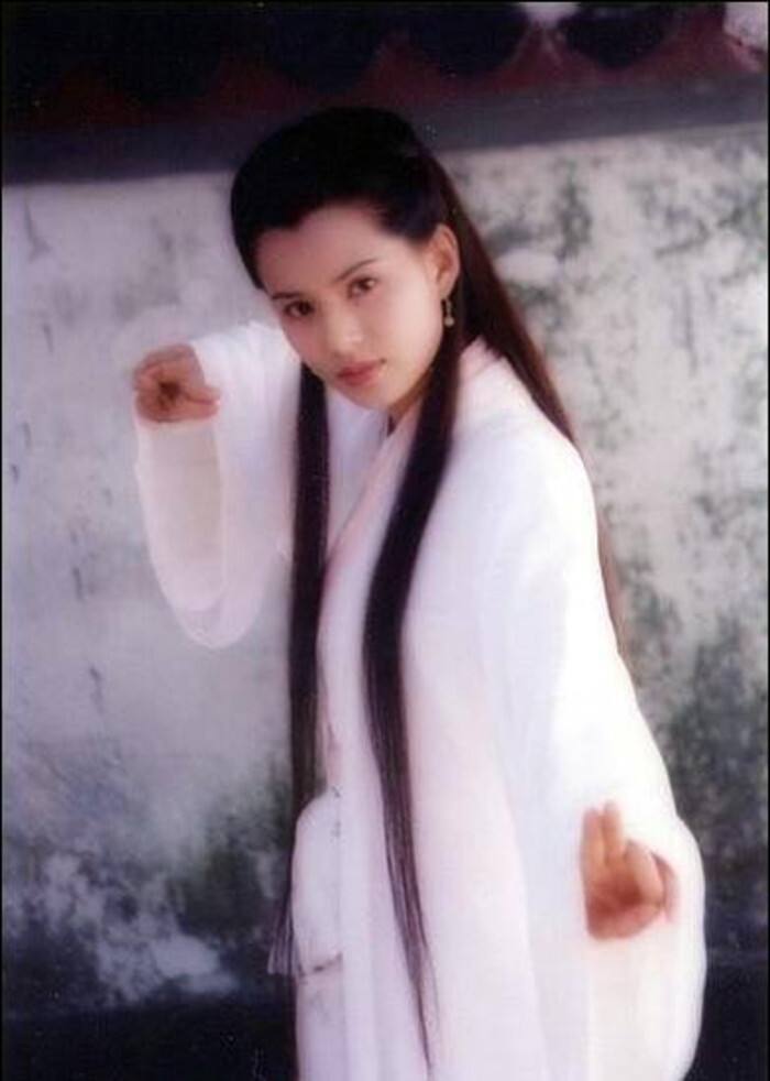 惊艳众人的小龙女,人间至美古诗词图片