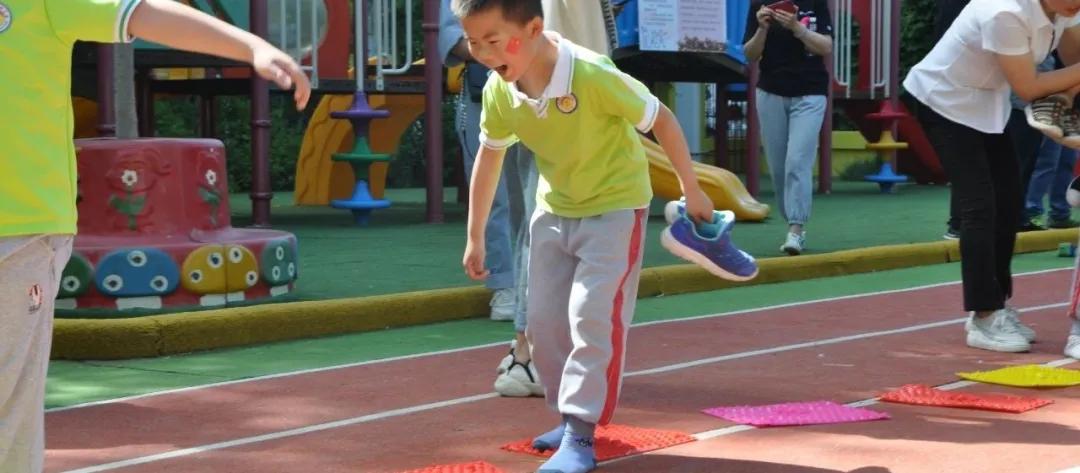 幼儿园我是小红军重走长征路游戏,小班重走长征路闯关游戏