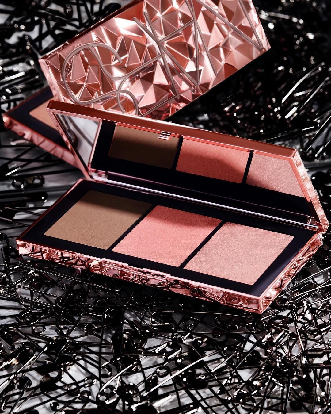 99元开售!彩妆界拉开年度大战,圣诞限量哪家强?