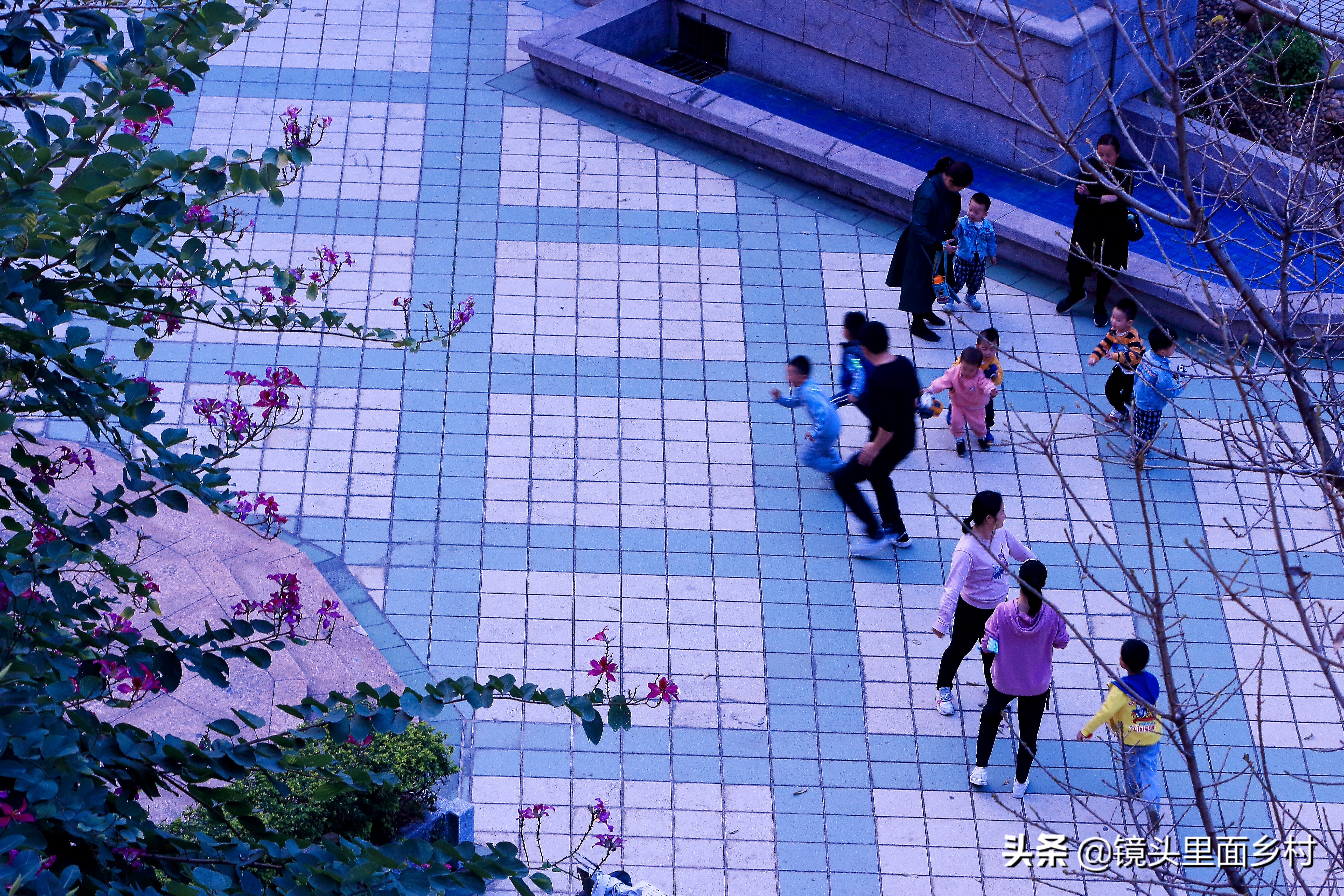 江西修水县何市镇奇异的风俗，元宵节要打大龄未婚男女屁股