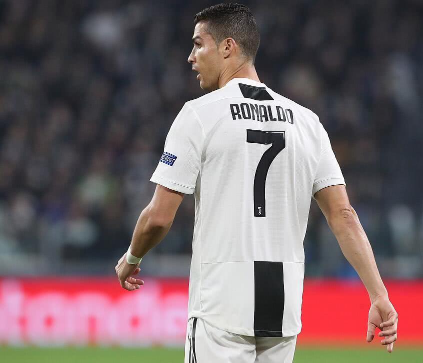 什么时候，C罗可以被“温柔对待”，羡慕梅西，他的“家”在哪？