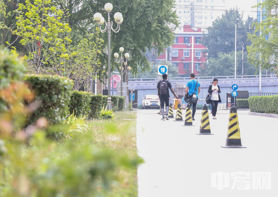 这位来自非洲的“吕布”如今成了“中国通”