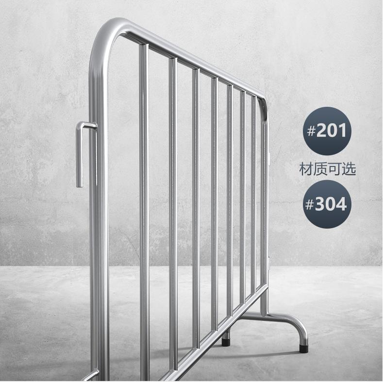 地铁站外栏杆,地铁轨行区外侧标示牌