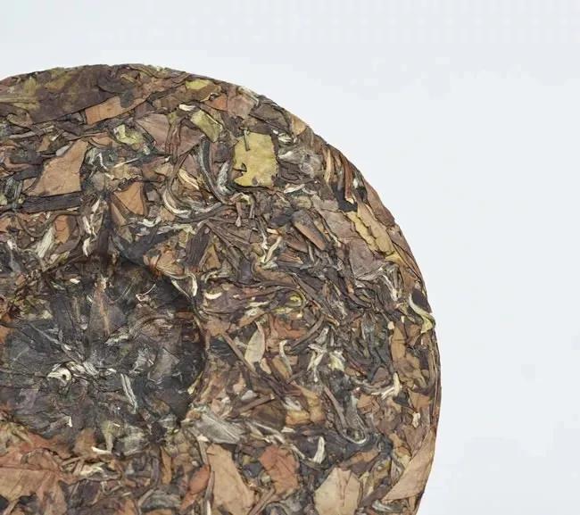 白茶饼有白色絮状,白茶饼里有絮状物