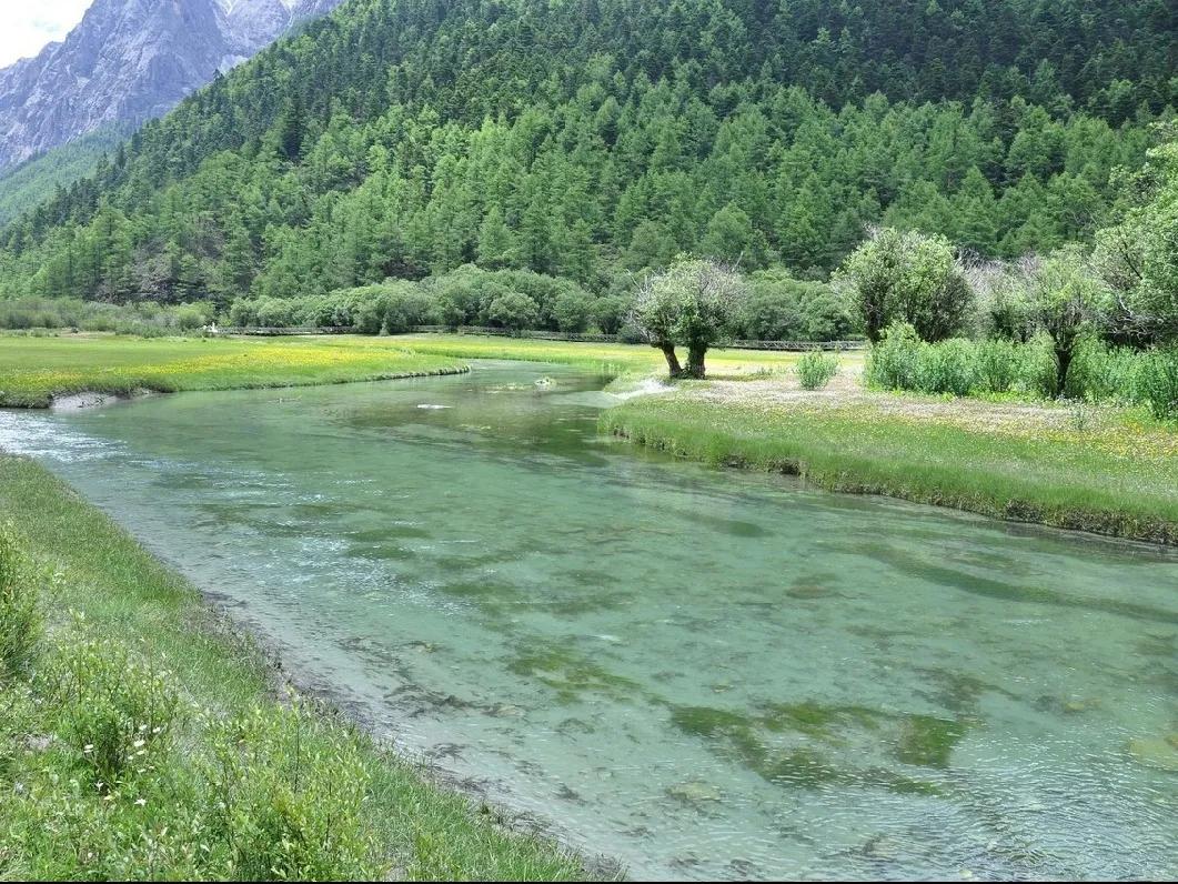 去稻城亚丁要经过哪些地方,去稻城亚丁旅游必备什么条件呢