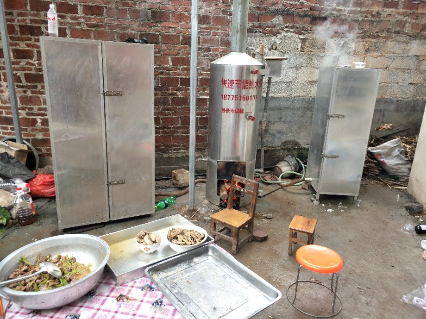 傻妞去吃双喜酒,农村不同的风俗不同的喜宴