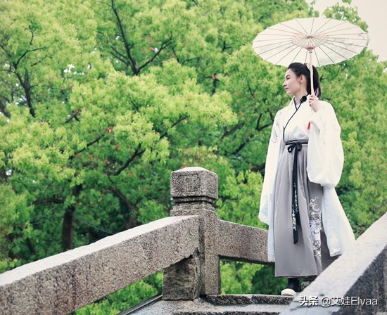 张柏芝大背头发型,张柏芝出席活动西装丸子头