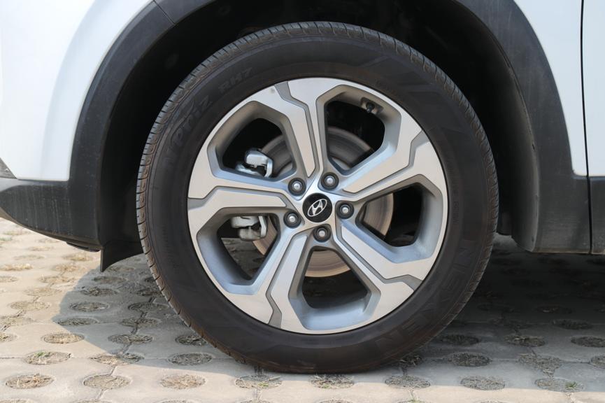 现代胜达和丰田汉兰达哪个好,胜达vs汉兰达车身尺寸