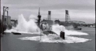 深海怎么逃生,潜艇在深海怎么逃生