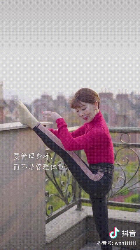 只穿高跟鞋的汪奶奶视频,只穿高跟鞋的汪奶奶多少岁