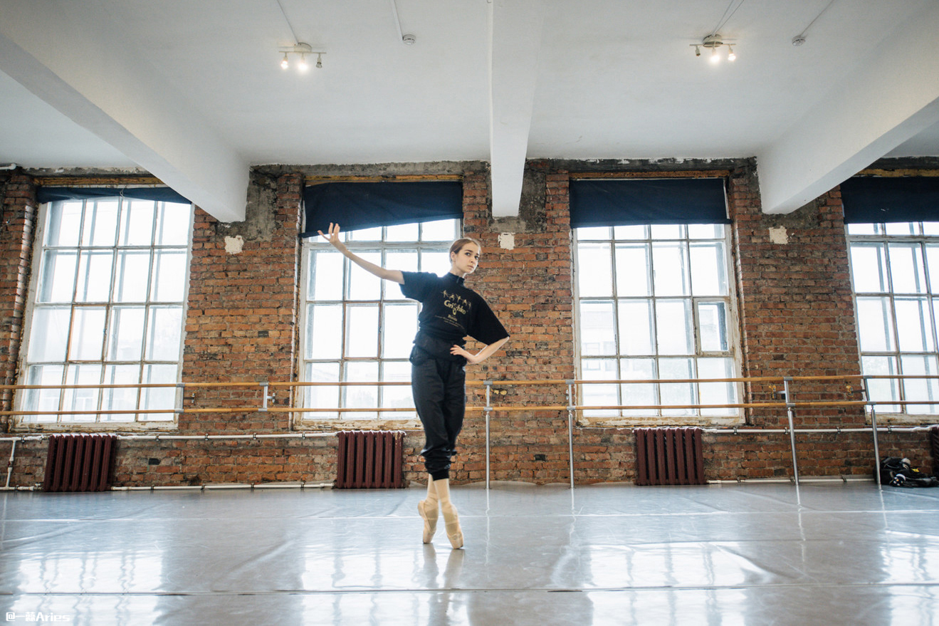 今天想帮我们的好邻居“战斗民族”俄罗斯，也上一次热搜