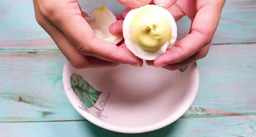 宝宝蛋黄怎么加到全蛋,宝宝蛋黄怎么加到粥里