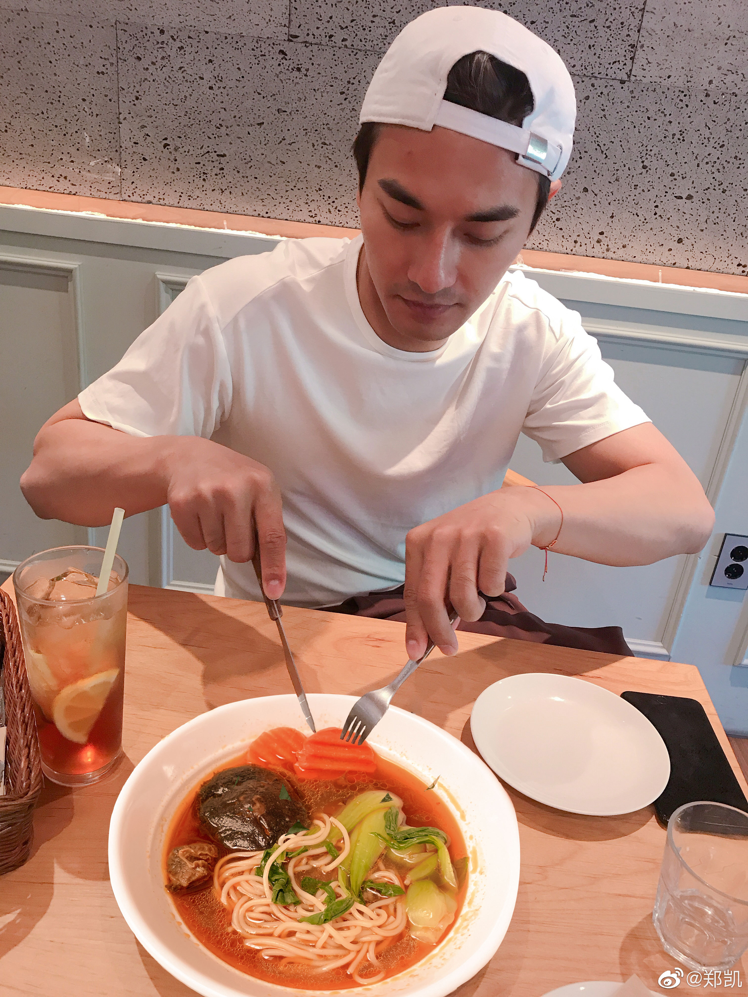 吴昕郑凯恋情实锤?,吴昕郑凯恋情疑曝光