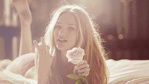 十大公认最好闻的少女香水,适合24岁女生淡香持久的香水推荐