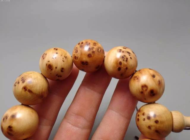 崖柏出油的是好还是不好,崖柏夏季注意事项