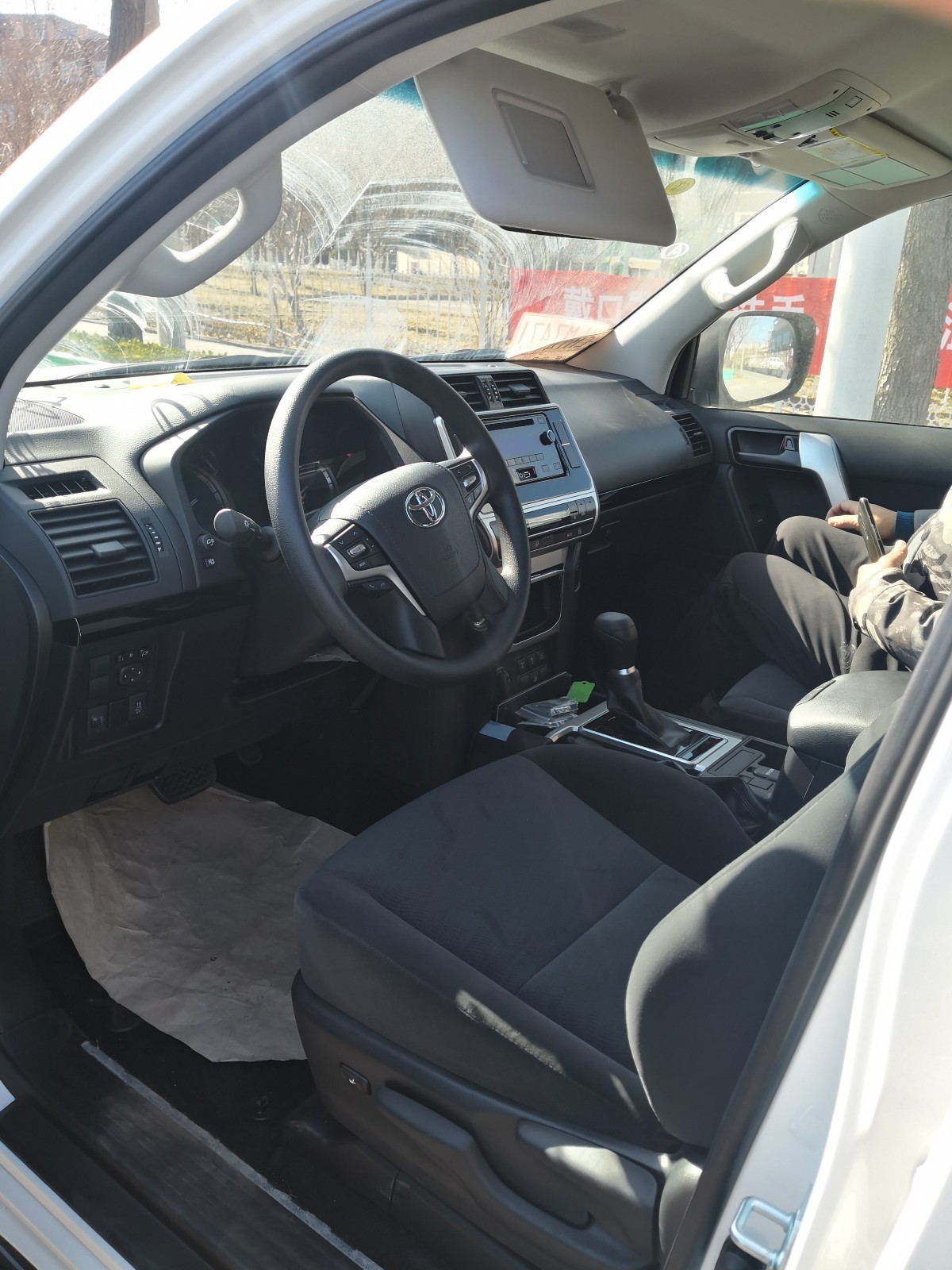 丰田霸道中东版2700和2800的区别,22款丰田霸道2800每个版本的区别