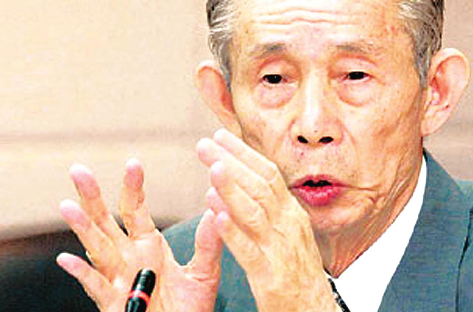 女星为了红毯抢镜有多拼,女明星为了蹭红毯能有多拼