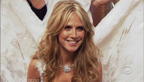 “性侵”“炒作”玩砸招牌,火遍全球24年的“看胸大秀”终于停