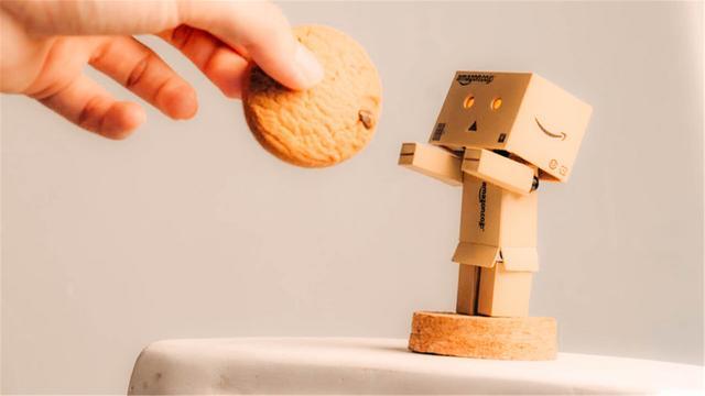 薄情的人碰到薄情的人会怎么样,对你薄情的人不要把对方当朋友